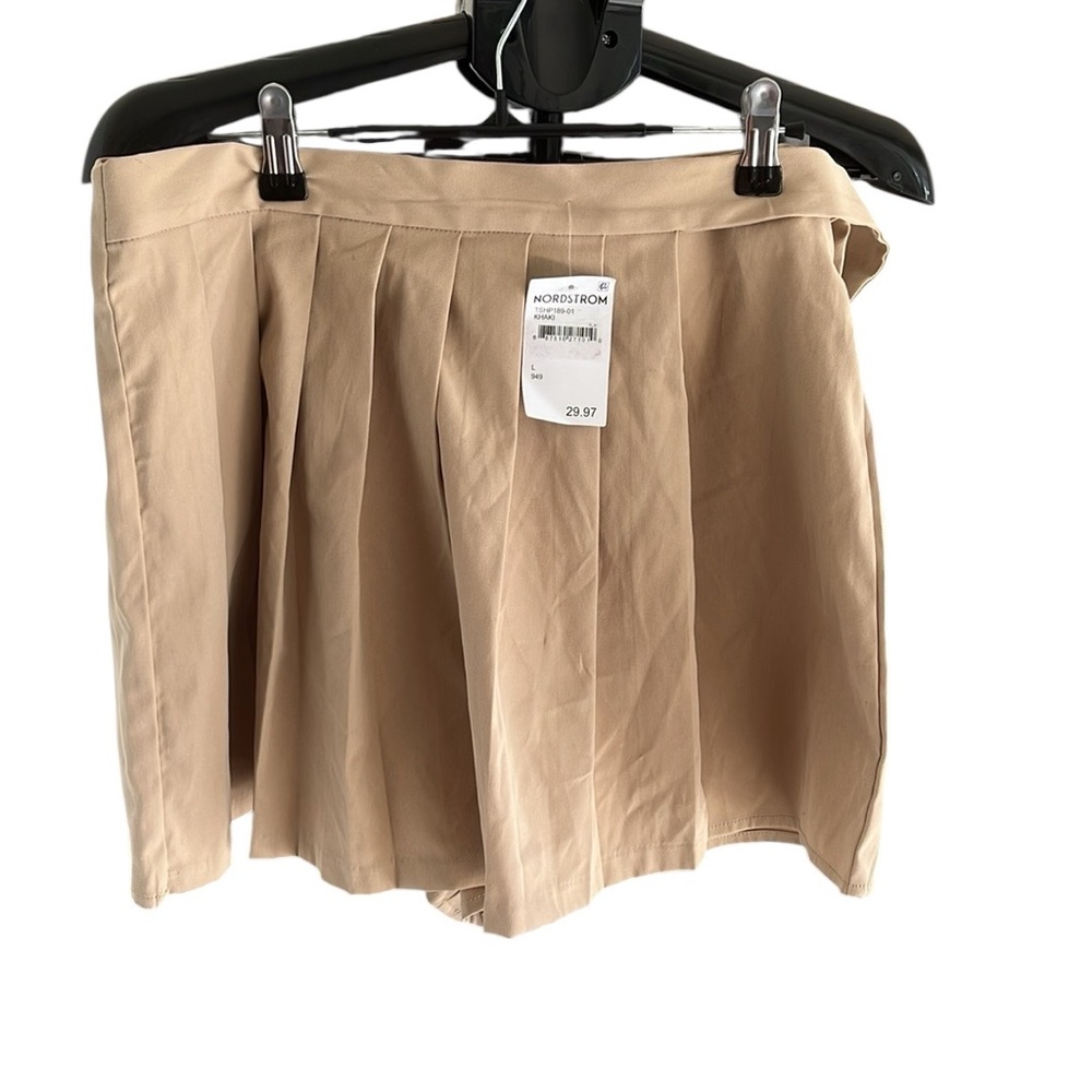 #2904 NWT 19 COOPER Pleated Tan Skorts